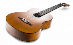Nên mua Guitar Acoustic hay Guitar Classic cho người mới học?